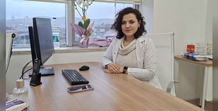 Kula Devlet Hastanesi'ne İki Yeni Uzman Hekim Katıldı: Sağlık Hizmetleri Güçleniyor