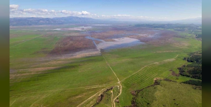 Marmara Gölü'nde umut veren su birikintileri