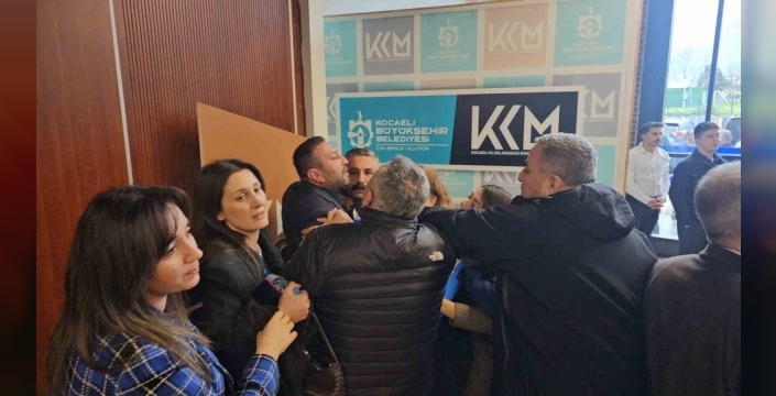 Meclis karıştı: CHP'li üye küfürlerle ortalığı birbirine kattı, arbede çıktı