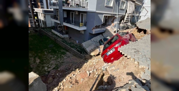 Menemen'de dehşet anları: İstinat duvarı çöktü, 151 kişi apar topar tahliye edildi!