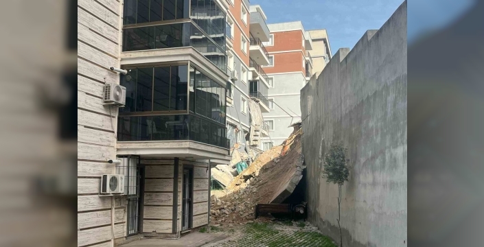 Menemen'de istinat duvarı çöktü, çalışmalar sürüyor