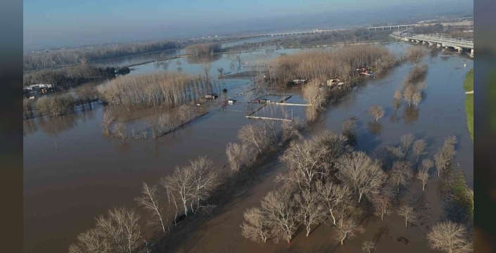 Meriç Nehri'nde taşkın, Edirne'de ovalar su altında kaldı