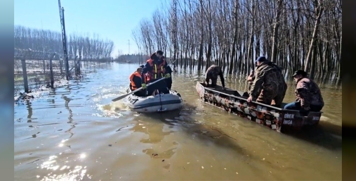 Meriç'te can pazarı: Vatandaşlar sular altında kalan evlerinden kurtarılıyor!