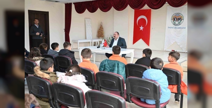 Minik öğrenciler yerel yönetimi belediyede öğrendi