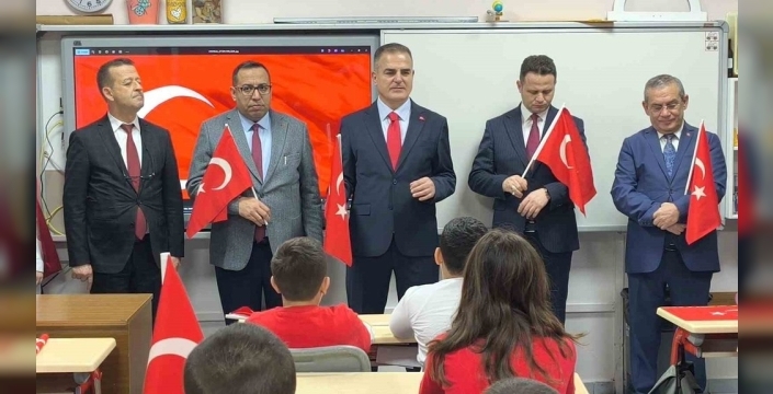 Muğla'da ikinci dönem 'Bayrak Sevgisi' dersiyle başladı