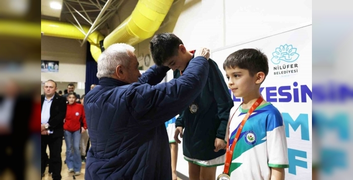 Nilüfer'de genç sporculara squash tutkusu