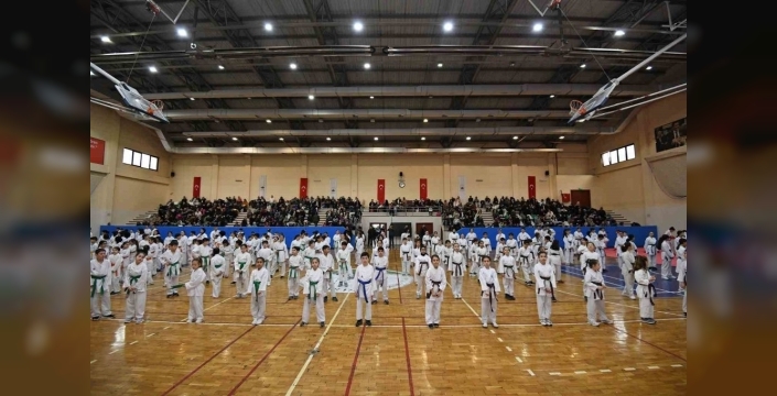 Osmangazi'de 300 karateci kuşak sevinci yaşadı