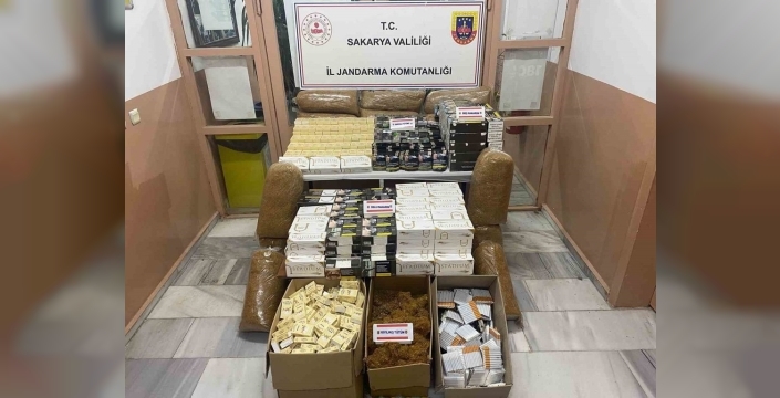 Sakarya'da kaçakçılık operasyonu: 2 milyondan fazla makaron ele geçirildi, 5 şüpheli gözaltında