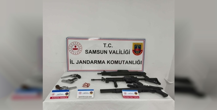 Samsun'da jandarma operasyonu: Ruhsatsız silahlar ve uyuşturucu hap ele geçirildi