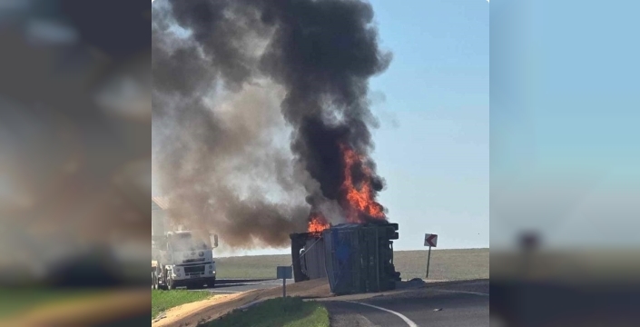 Şanlıurfa'da devrilen tırın sürücüsü sinir krizi geçirdi