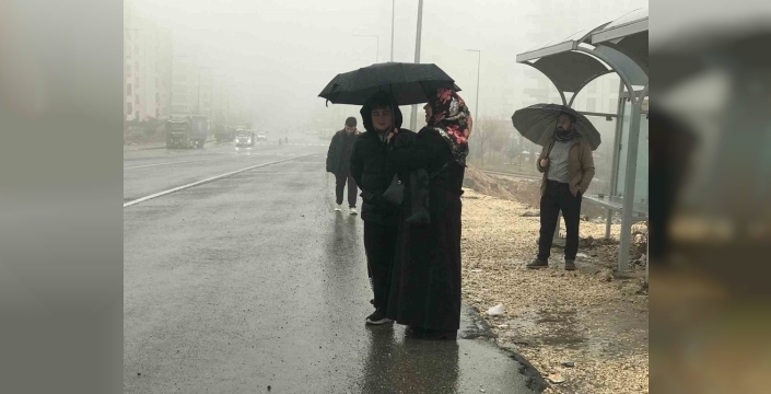 Şanlıurfa'da yoğun sis ve yağmur hayatı zorlaştırıyor