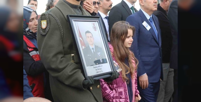 Şehit Pilot Binbaşı İbrahim Bolat son yolculuğuna uğurlandı: İzmir yasa boğuldu