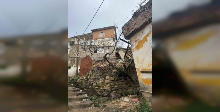 Söke'de yağmur vurdu: Ev duvarı çöktü, tedbir alındı