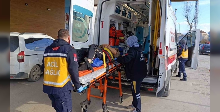 Traktör tamiri kabusa döndü: Yaşlı adam ağır yaralandı
