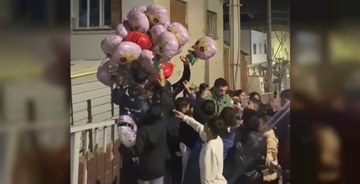 Turgutlu'da baloncudan çocuklara Ramazan sürprizi