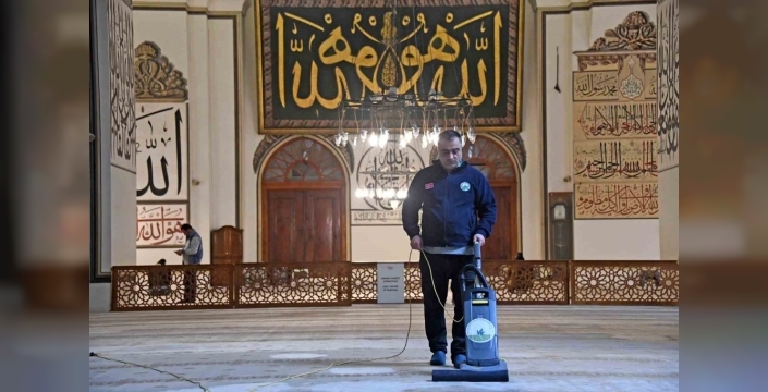 Ulu Cami, teravih namazlarına hazırlanıyor