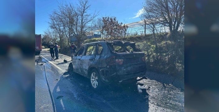 Uşak yolunda seyir halindeki cip alevlere teslim oldu, küle döndü