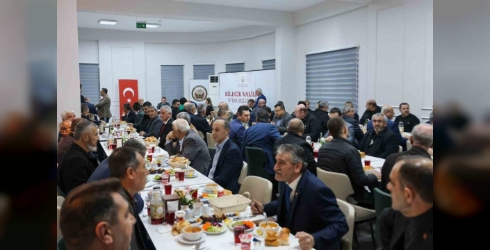 Vali Sözer, muhtarlarla iftar sofrasında bir araya geldi