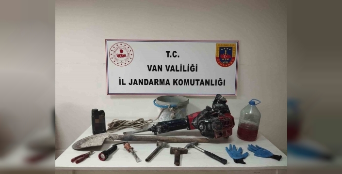 Van'da tarihi eser peşinde koşan 4 kişi suçüstü yakalandı
