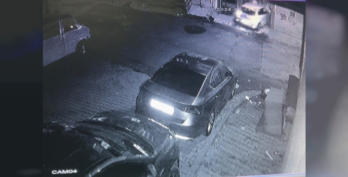 Yeni ehliyetli sürücü, fren yerine gaza basınca otomobili depoya daldırdı
