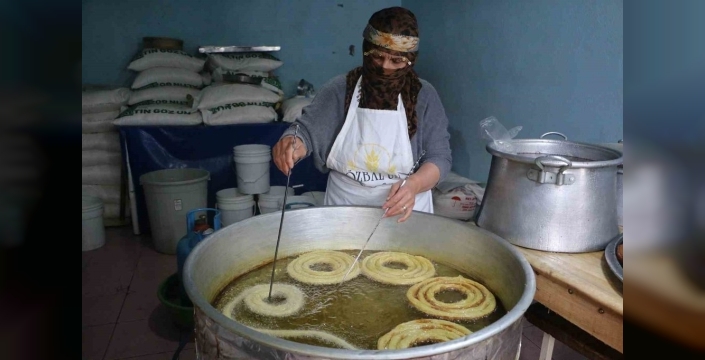 15 metrekarelik dükkanda 31 yıllık aşk ve alın teriyle büyüyen 5 çocuk: Kadın gücünün en tatlı hali!