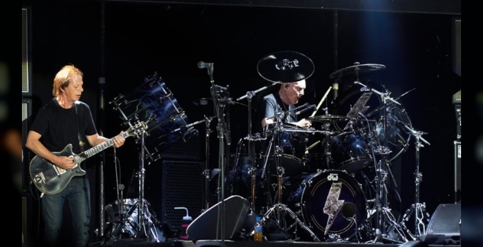 AC/DC gitaristi Arjantin'de hastaneye kaldırıldı: Sağlık durumu hakkında açıklama geldi