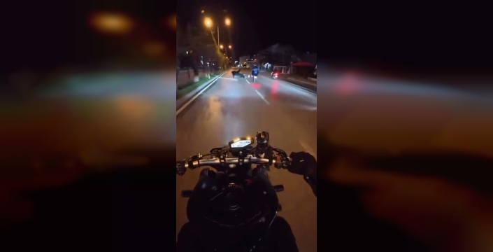 Alanya'da yürekleri ağza getiren tek teker kazası: Motosikletler taklalar attı