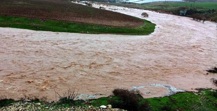 Araban'da sağanak yağışlar Sıtma Pınar Çayı'nın debisini yükseltti