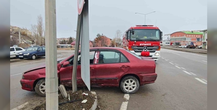 Aşkale'de yürekler ağza geldi: Ölümden dönülen kaza!