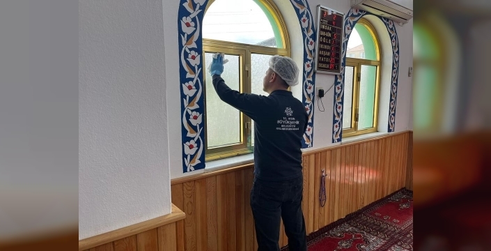 Aydın'da camiler pırıl pırıl: Büyükşehir'den Karacaören'e temizlik dokunuşu