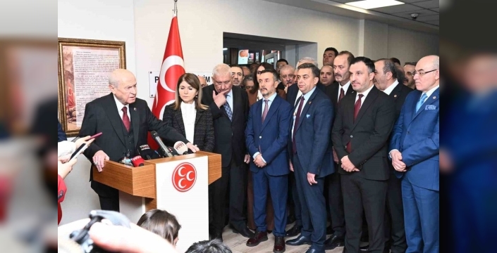 Bahçeli duyurdu: İzzet Bey akademik kariyer için ayrılıyor