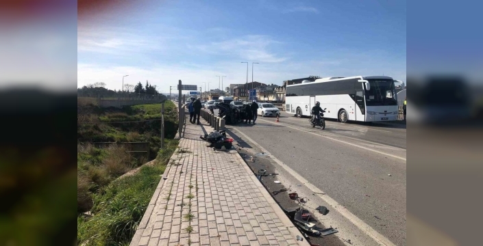 Balıkesir'de kaza: Refüje çarpan otomobil su tankerine çarptı, sürücü ağır yaralı