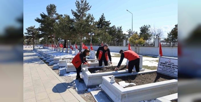 Bayram öncesi şehit kabirlerine ziyaret gerçekleştirildi
