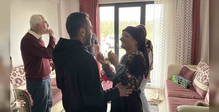 Bayramda sevgi engel tanımadı: İşaret diliyle kurulan bağlar yürekleri ısıttı