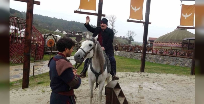 Bozdağ Film Platoları’nda bayram coşkusu ve yoğun ziyaretçi akını