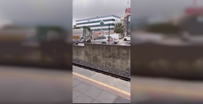 Bursa'da Yaşlı Adam Tehlikeli Yolculuk: Trafikte Yürüyerek Şok Yarattı