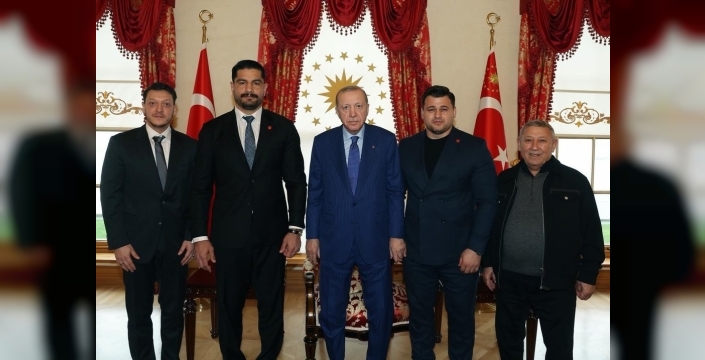 Cumhurbaşkanı Erdoğan, Taha Akgül ile güreş projelerini görüştü