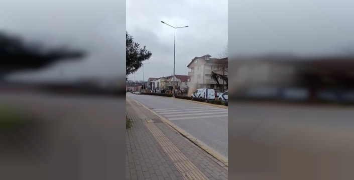 Derince'de doğalgaz borusunun delinmesi mahalleliyi paniklettti