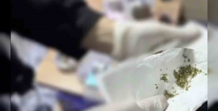 Deşifre Olmamak İçin Uyuşturucuyu Aynı Evde Satıp Kullandırmışlar: Polis Operasyonunda 3 Tutuklama