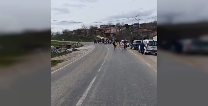 Edirne'de asırlık arife geleneği: Çocuklar şeker toplamak için yarıştı!