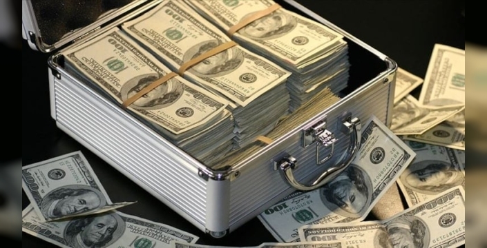 Elon Musk, 2026'da servetini artırarak zirvede kaldı