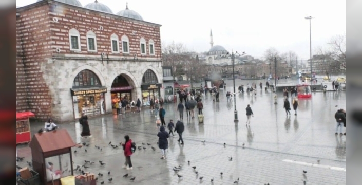 Eminönü'nde bayram neşesi yok, yurttaşlar geçim derdinde