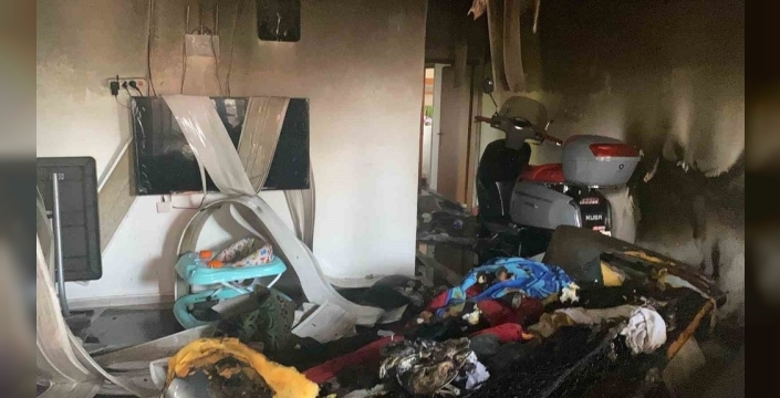 Erdemli'de klimadan çıkan alevler evi sardı, itfaiye zorlu mücadeleyle söndürdü