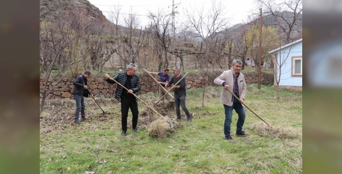 Erzurum köylerinde bahar hazırlığı: Ağaçlar budanıyor, toprak işleniyor