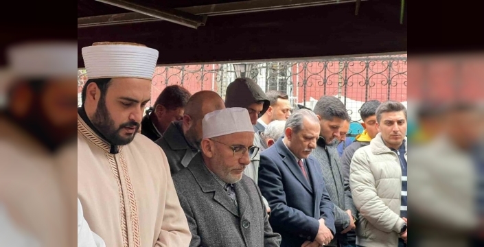 Fatih’te çöken binada hayatını kaybeden kadın son yolculuğuna uğurlandı
