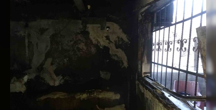 Hatay'da yangın: 50 yıllık hatıralar alevlere teslim oldu