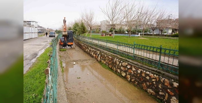 Kahta Belediyesi'nden yaz öncesi dere temizliği çalışmaları