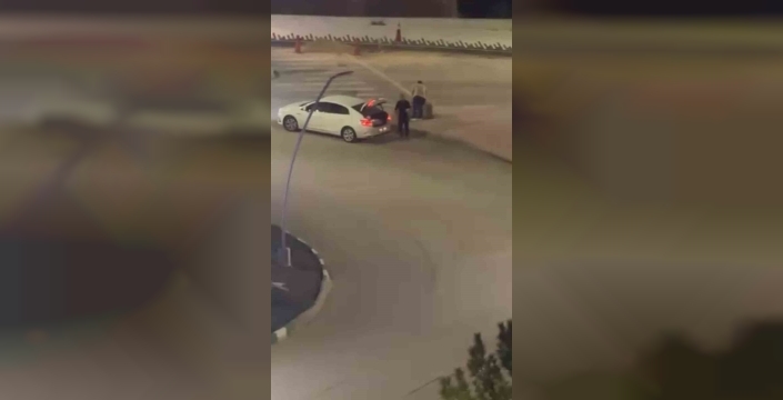 Kaldırım taşlarını çalan 2 şüpheli suçüstü yakalandı!