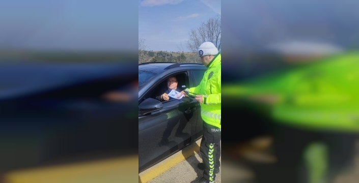Karacasu'da bayramda trafik ekipleri sahada vatandaşları bilgilendirdi