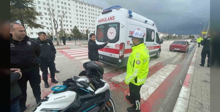 Karaman'da trafik kazası: Motosiklet otomobile arkadan çarptı, 1 kişi yaralandı